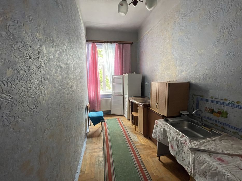 Продається двокімнатна кввртира під ремонт