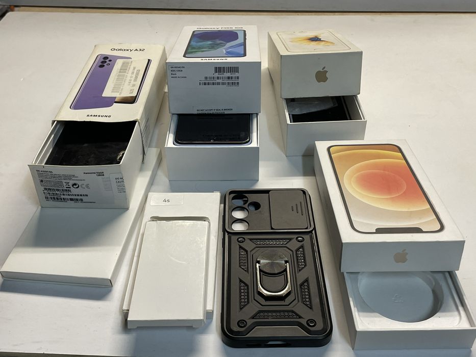 Piloty + przewody audio-video i inne żeczy.