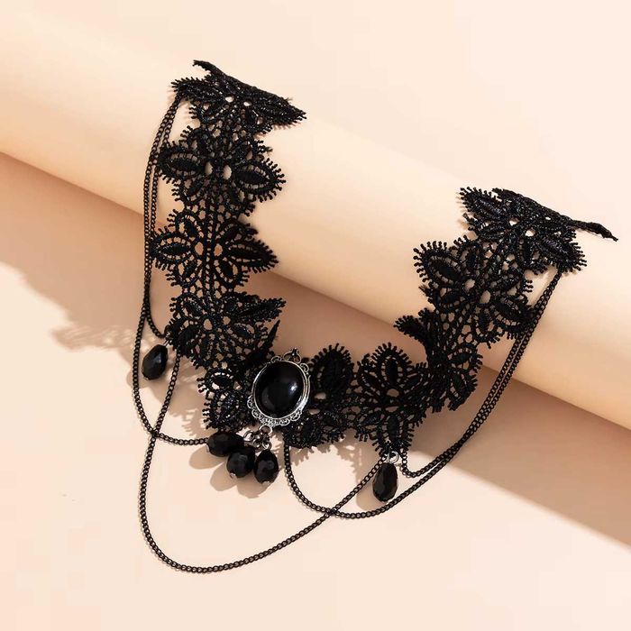 Czarny, koronkowy naszyjnik Choker.