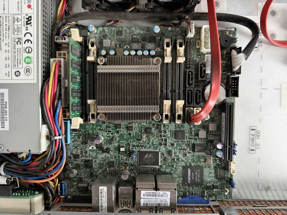 Supermicro CSE-505 serwer barebone Rack (1U)