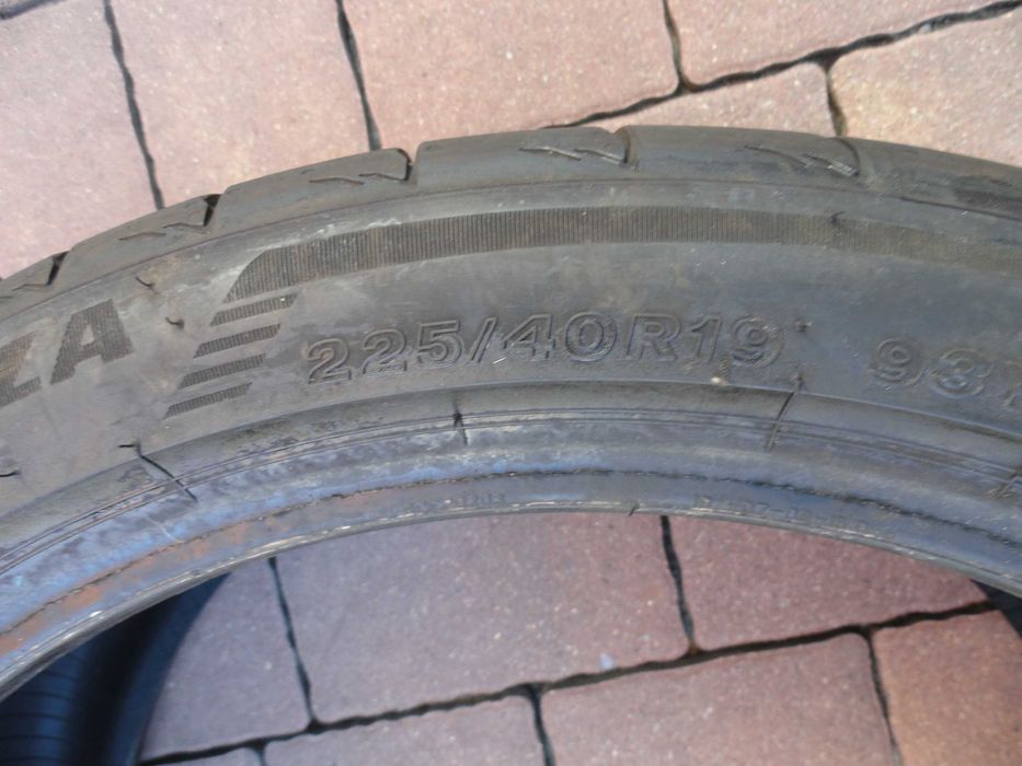225/40R19 Bridgestone 2 sztuki LATO 2023 rok