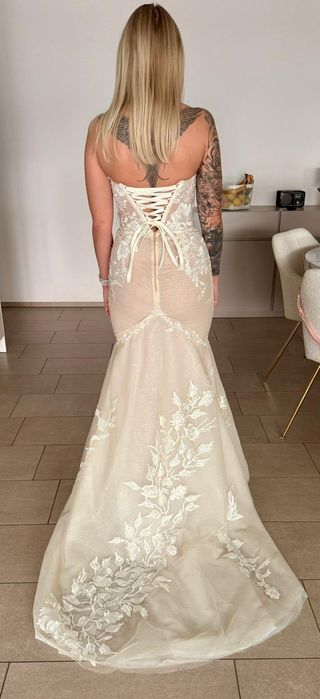 Sprzedam suknię ślubną z salonu  LE  Mariage   w  Bytomiu