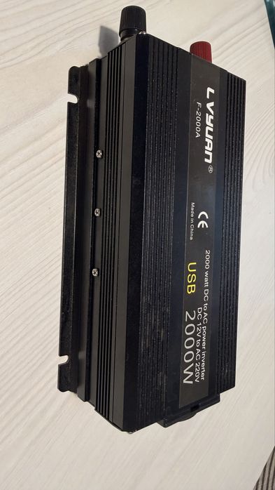 Інвертор з розеткою та USB Lvyuan F-2000A 2000W 12-220V