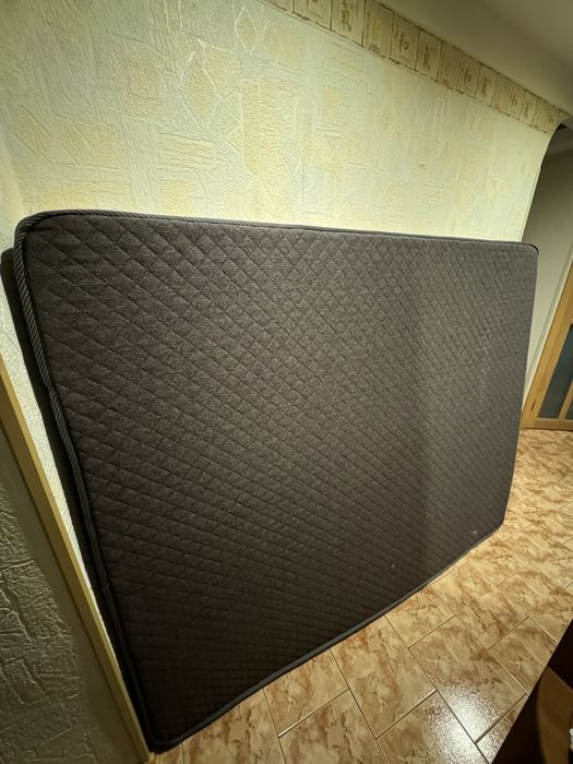 Продаи кровать с хорошим матрасом neolux