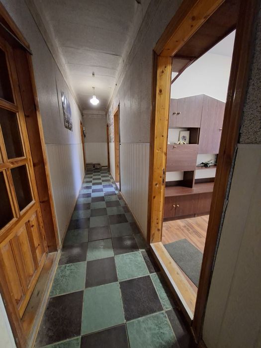 Кабінет в офісному приміщенні. Центр.