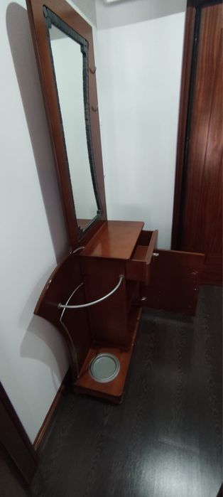 Móvel de entrada com espelho