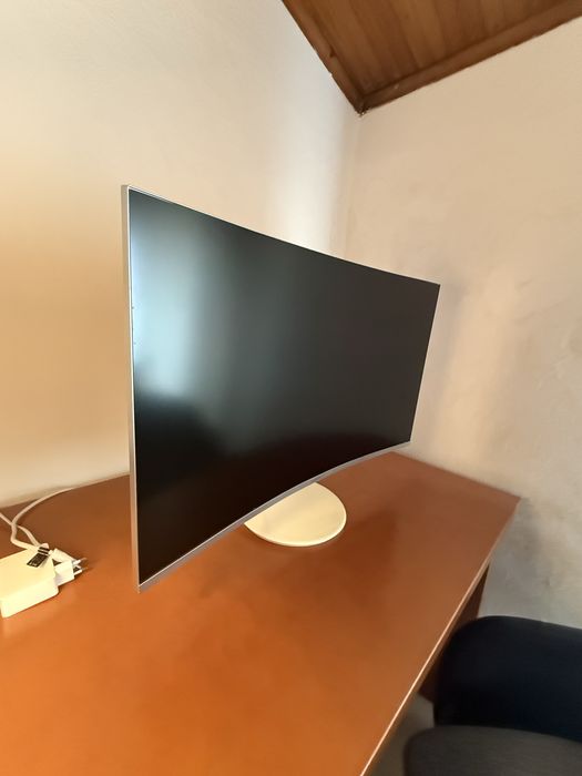 Monitor Samsung     C27H711QEU / CH711