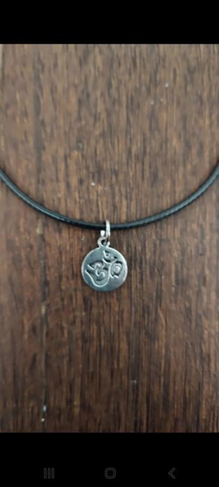 Colares OM e Flor de Lotus e crucifixo