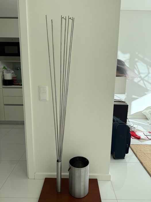 Bengaleiro em metal e madeira