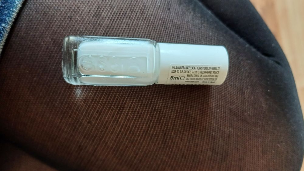 Essie lakier do paznokci nowy nie otwierany nie używany biały