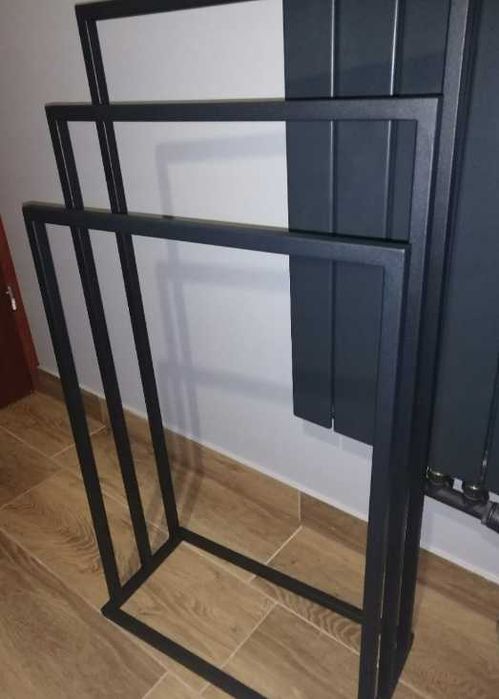 Stojak na ręczniki metalowy czarny w całości 3 ramiona