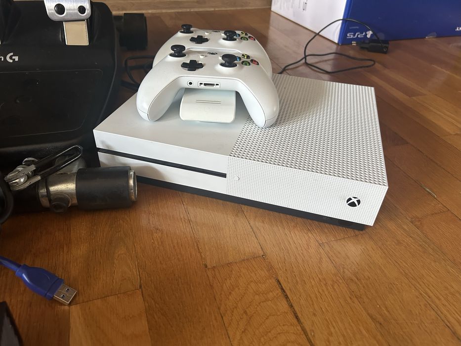 Xbox One S 1TB kinect 2x pad aku