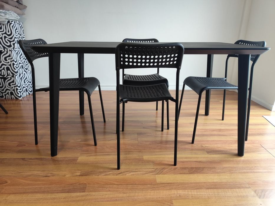 Mesa IKEA + 4 cadeiras IKEA
