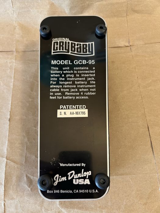 ,Danelectro Fuzz,  CryBaby USA,Zoom 8080, Digitech Crossroads