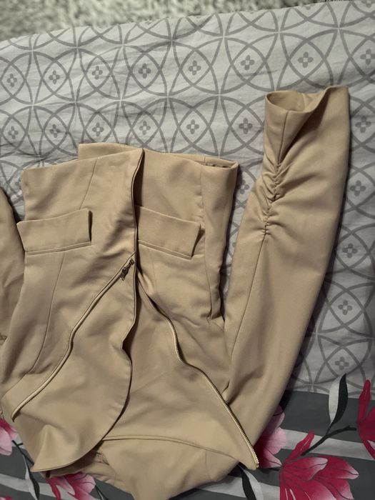 Żakiet damski krotki bezowy