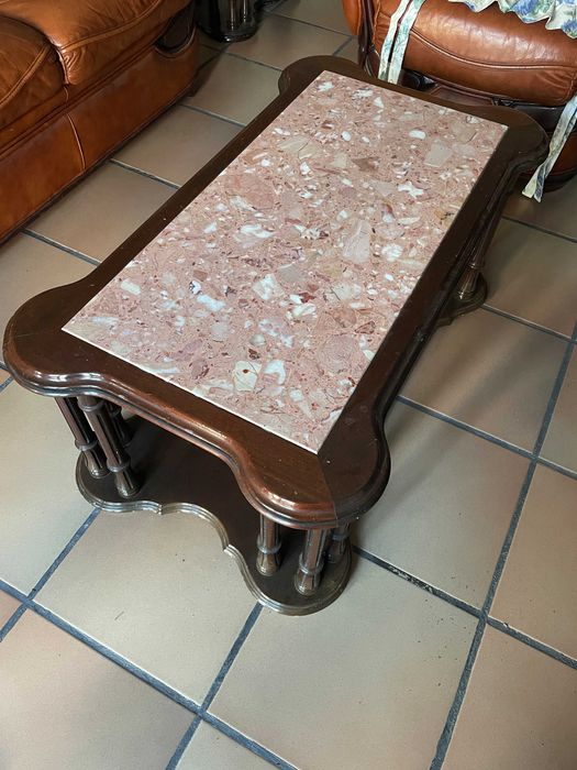 Sofás em Pele: 1 Sofá Cama 3 Lugares + 2 Poltronas + 2 Mesas de Apoio