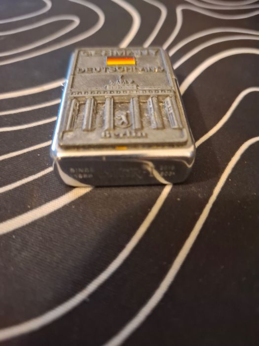 Isqueiro de metal colecionável tipo Zippo