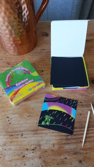 Tęczowa wydrapywanka 100 karteczek i dwa bambusowe patyczki