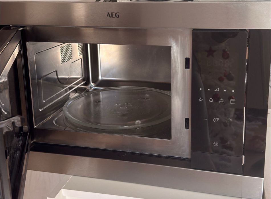 Micro-ondas de encastre AEG novo