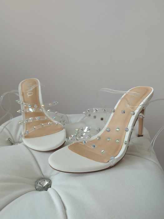 Літні босоніжки з ремінцями