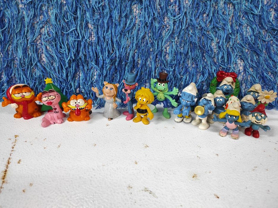Schleich - Miss Piggy, Estrunfes-Smurfs, Abelha Maia / Garfield / Minions / Pokémon (bonecos e cartas)