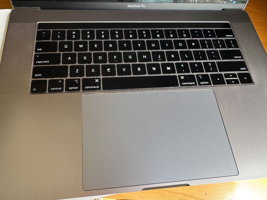 MacBook Pro 2018 15" A1990 Silver i7 / 16 Gb / SSD 512GB / Retina