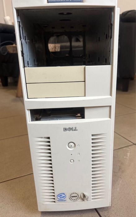 retro obudowa kultowego komputera stacjonarnego z serii Dell Dimension XPS