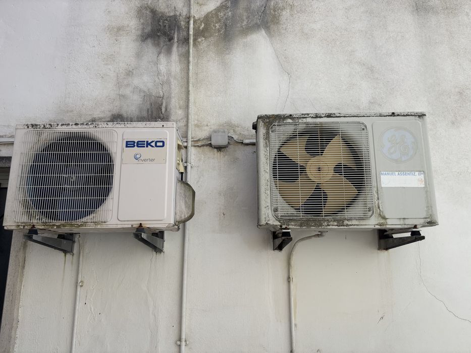 2 ar condicionadoa (1 general eletric e 1 beko) desmontados