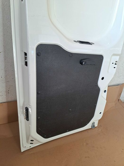 Двері задні праві  для IVECO DAILY  VІ        5801520002