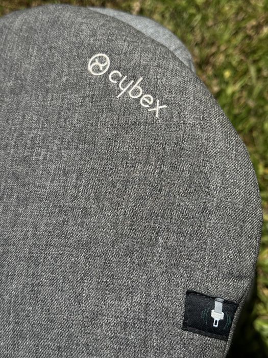 Cadeira de criança com isofix para carro desde bebé até aos 4 anos.