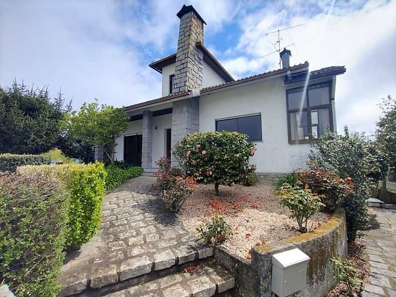 Moradia Isolada T6, 4 WC, Aquec Central e Ar Condicionado, Garagem, Palácio Gelo, Viseu