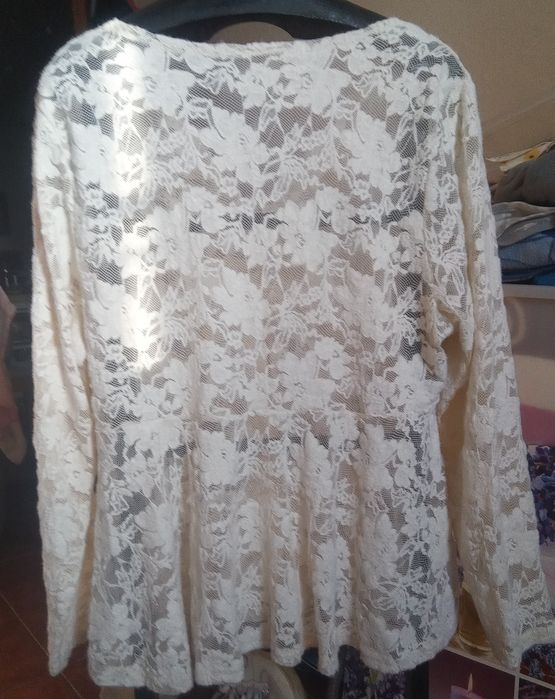 Camisola Bege em Renda