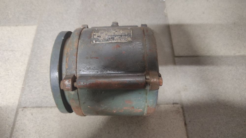 Двигун 220v,1410об/хв