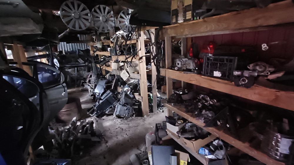 Продаю бізнес авторозборку з трьома авто на ходу