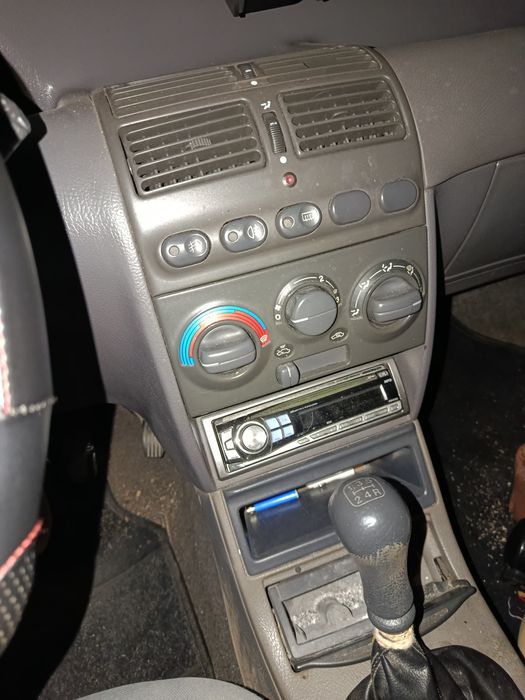 Fiat Punto azul de 97