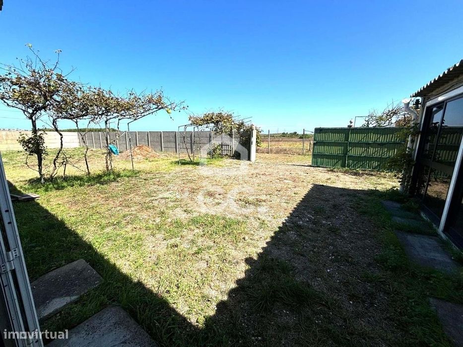 PRAIA DA VIEIRA---Terreno rústico com a área bruta de 715 m2, todo