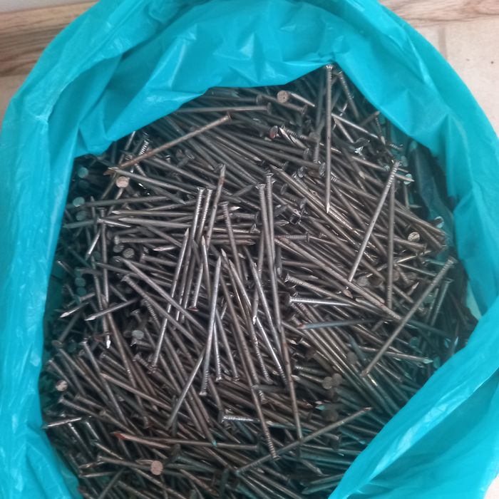 Гвозді нові різних розмірів