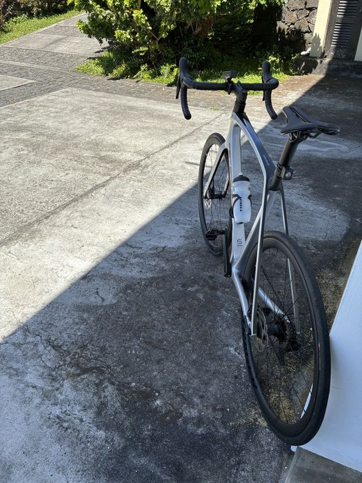 Biicicleta Trek Émonda SL5 com rodas de Carbono