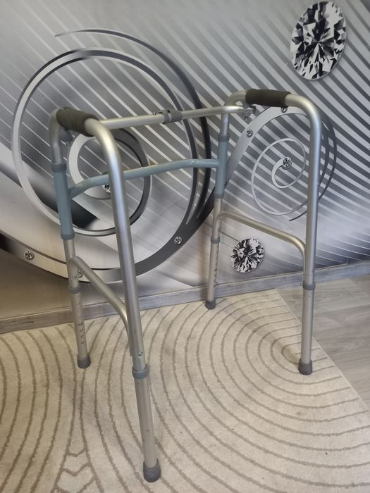 Rehabilitacyjny balkonik trzyfunkcyjny z kółkami