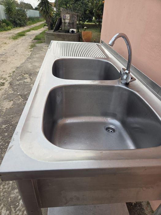 Bancada em inox com 2 pios