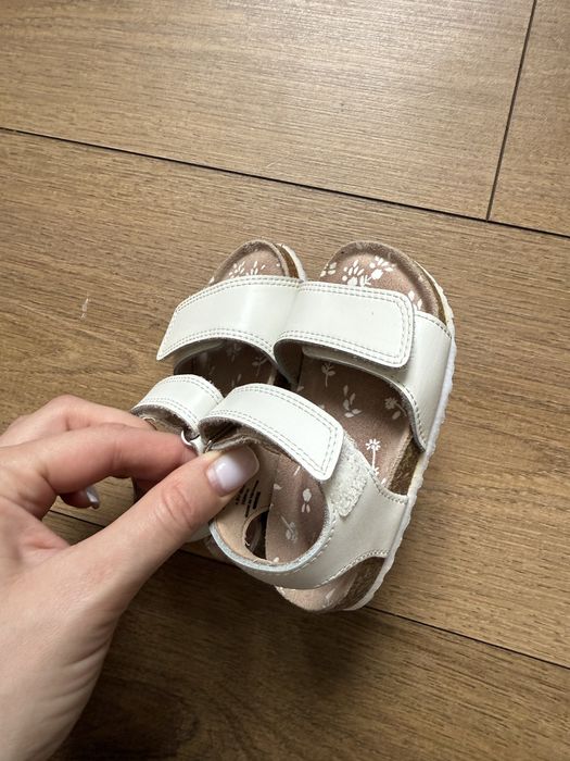 Босоніжки та кроски від фірми Некст