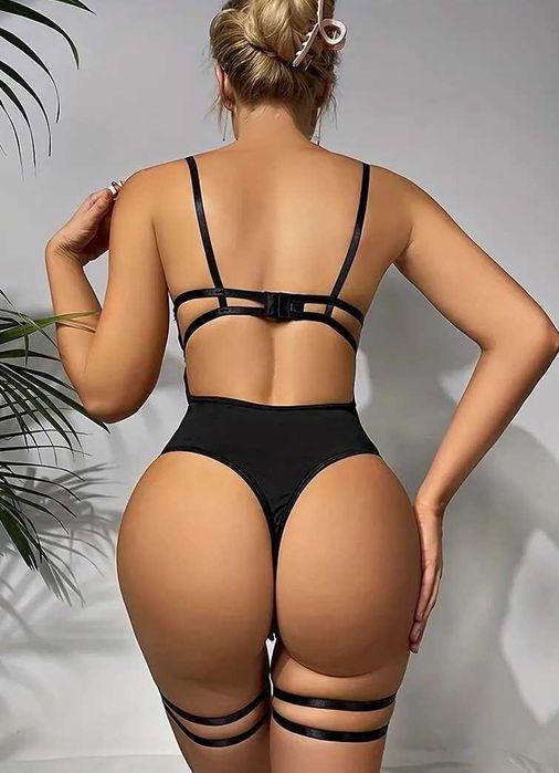 body siateczka z mały dekoracyjny wzorem na piersi czarne rozmiar L