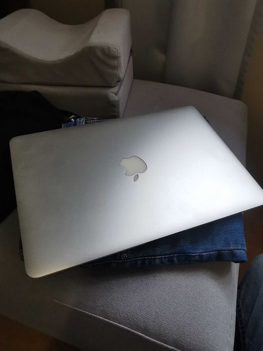 Apple Macbook Air I5
