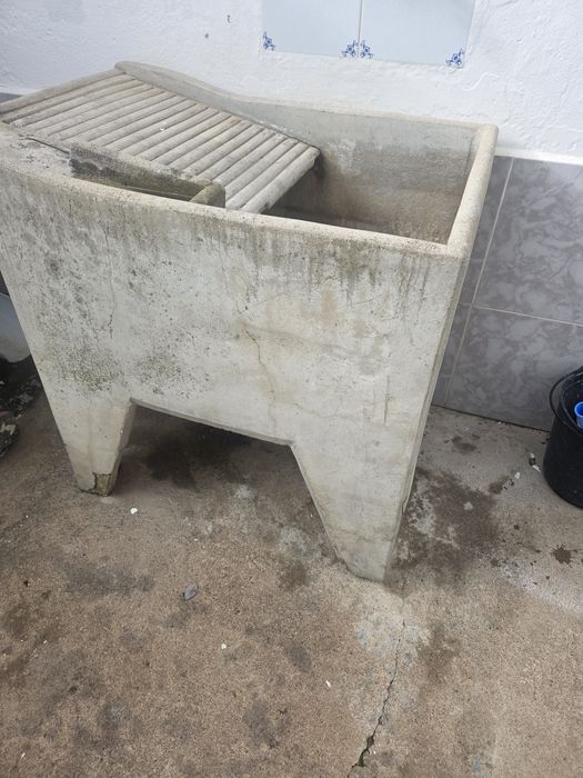 Tanque para lavar a roupa  (Grátis )