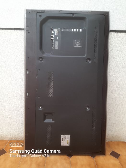 TV Samsung - 30€. Avariada/partida! 

 Ótima para aproveitamento de peças. 

Negócio só no Entroncamento, minha área de residência. 

Obrigada/o