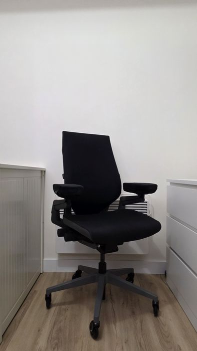 Steelcase Gesture — Cadeira Ergonómica Premium