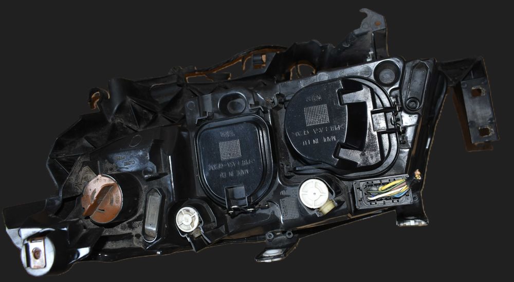 Farol BMW Serie 3 (E90/E91) Direito Pré-LCI