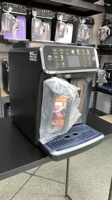 Кофемашина Philips 5500-1 год гарантии