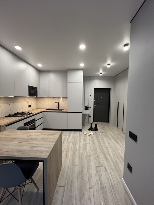 Оренда 2 кімнатної квартири + кухня студія.  Перша здача.