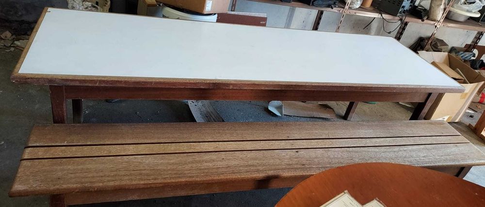 Mesas e Bancos para atividades escolares ou de tempos livres